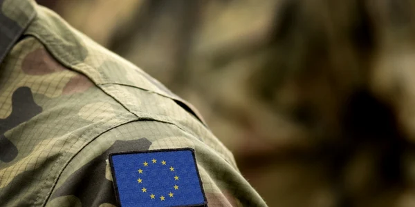 steag uniunea europeana uniforma militara foto shutterstock