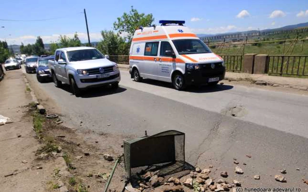 Drumul Judeţean Hunedoara - Sântuhalm va fi modernizat din 2016. FOTO: Daniel Guţă. ADEVĂRUL