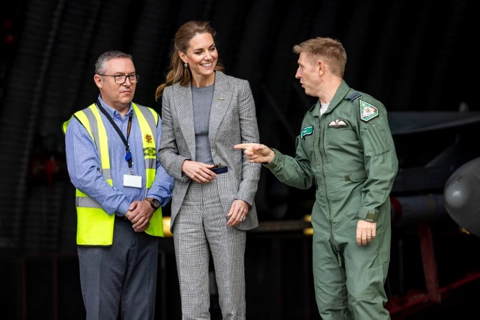 Kate Middleton în vizită la baza aeriană, Profimedia (4) jpg