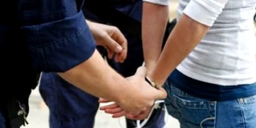 Femeia a fost condusă la sediul Poliţiei Municipiului pentru cercetări