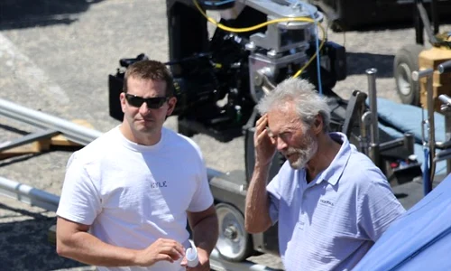 Bradley Cooper s a îngrăşat serios pentru filmul American Sniper jpeg