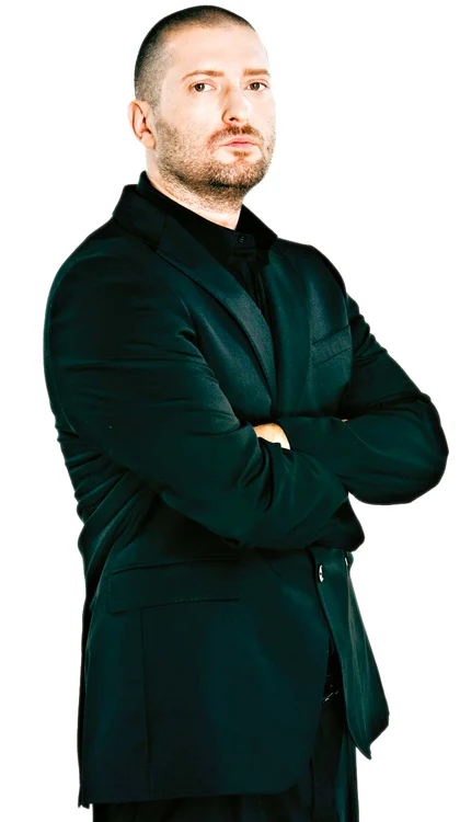 
    Cheloo, pe numele  său adevărat Cătălin  Ștefan Ion, a intrat în  echipa „X-Factor”  în anul 2012  