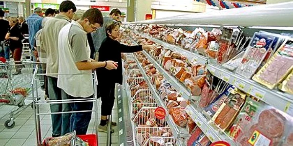 Aproape toate magazinele din Ungaria au promoţii la alimentele de bază