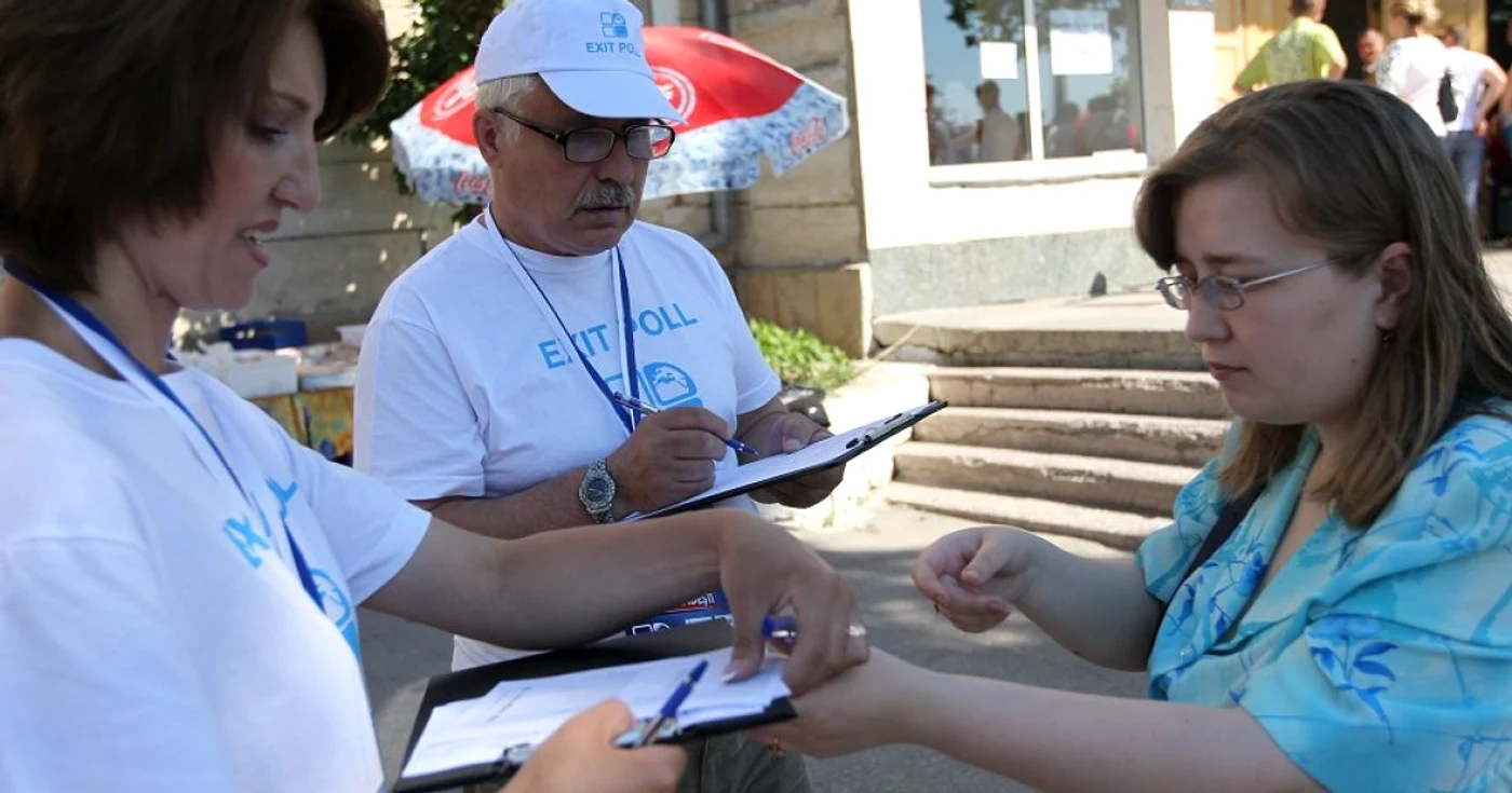 Sondaj la ieşirea din secţiile de votare