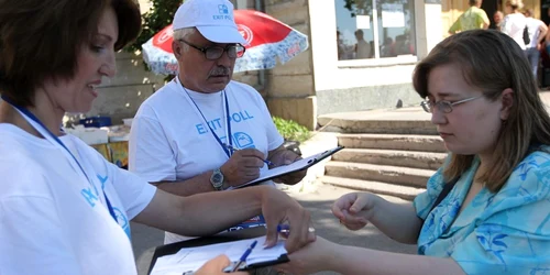Sondaj la ieşirea din secţiile de votare
