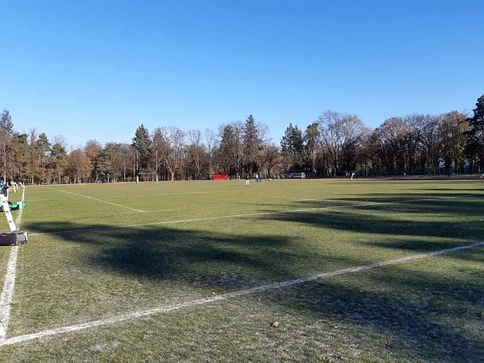 Înghețat, terenul ”Iuliu Hațieganu” din Cluj n-a permis disputarea finalei Cupei României la rugbyFoto: Facebook / FRR