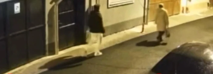 Femeia a fost jefuită în plină stradă Foto: camere de supraveghere/ Facebook