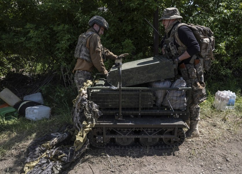 Rusia a bombardat intens regiunea Sumî, în pofida armistițiului, inclusiv în timpul paradei militare. Ordinele primite de soldații ucraineni