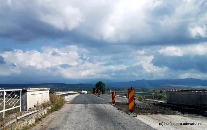 pod calea ferata hunedoara calan foto daniel guta adevarul