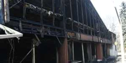 Sâmbătă noaptea, în jurul orei 1.30, un incendiu puternic a cuprins Clubul Floreasca din Capitală