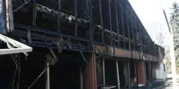 Sâmbătă noaptea, în jurul orei 1.30, un incendiu puternic a cuprins Clubul Floreasca din Capitală