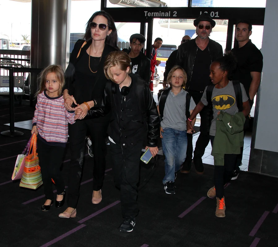 3 angelina jolie hepta 2052660 jpg jpeg