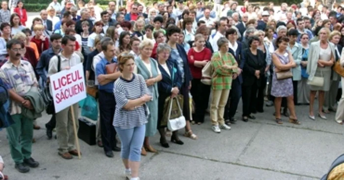 Se vor comasa clase, iar profesorii vor avea 18 ore de predare pe săptămână