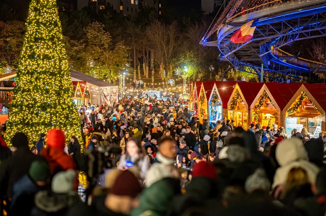 În Parcul Drumul Taberei, sute de bucureşteni s-au înghesuit încă din prima zi