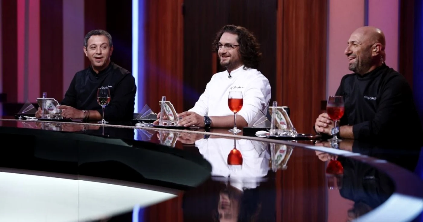 Sorin Bontea, Florin Dumitrescu şi Cătălin Scărlătescu îşi reiau războiul în bucătărie FOTO Antena 1