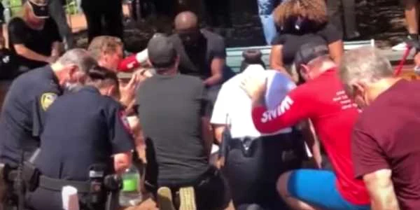 Politisti americani spaland picioarele unor pastori de culoare Captura YouTube
