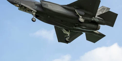 avion F35 foto unsplash jpg