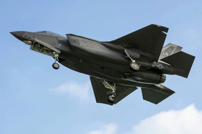 Avion US Air Force F35 fighter în acțiune. FOTO: Unsplash