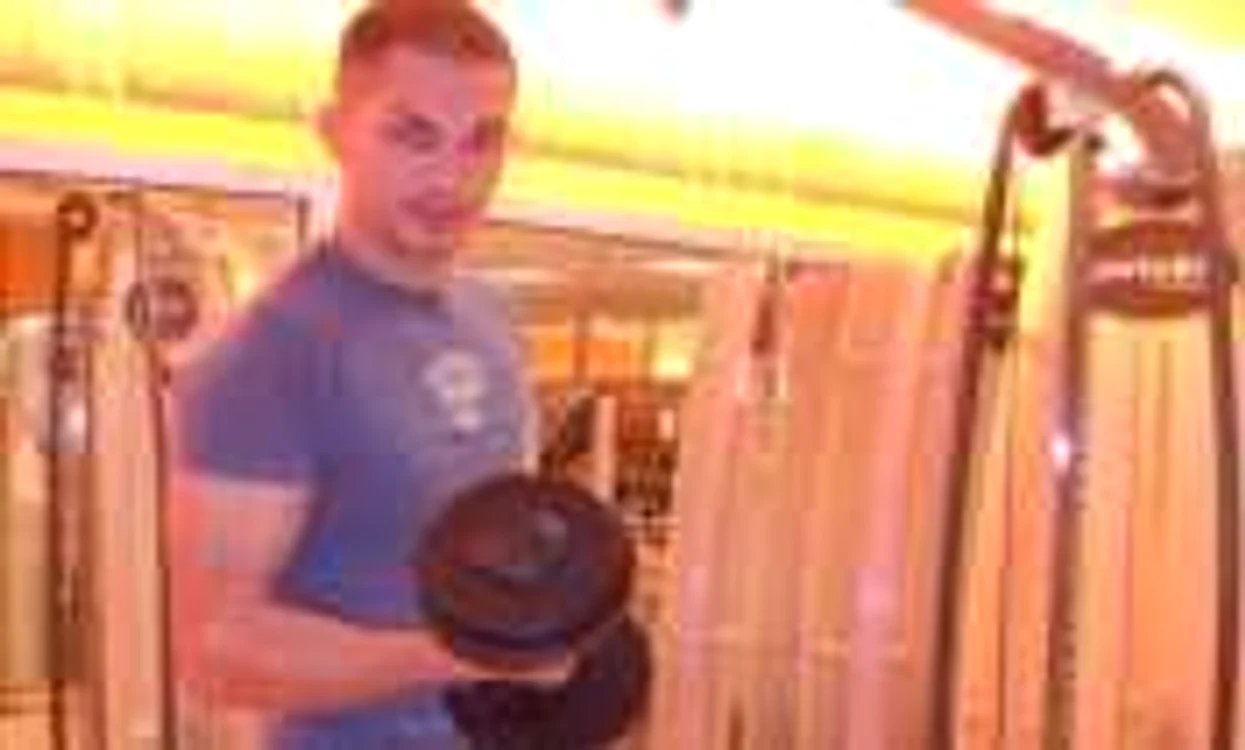 Robert Amza este absolvent de educaţie fizică şi sport