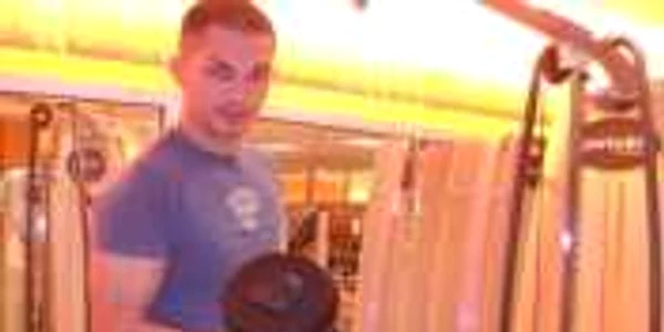 Robert Amza este absolvent de educaţie fizică şi sport