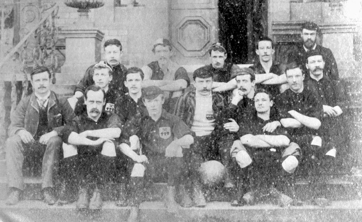 Cele mai vechi echipe de fotbal au apărut în a doua jumătate a secolului XIX, prima fiind FC Sheffield