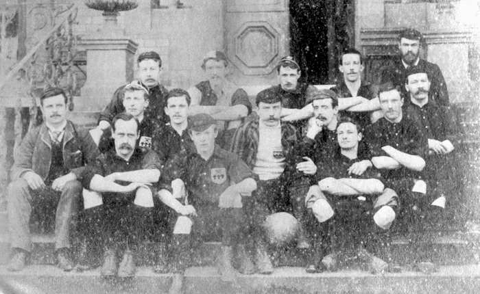 Cele mai vechi echipe de fotbal au apărut în a doua jumătate a secolului XIX, prima fiind FC Sheffield