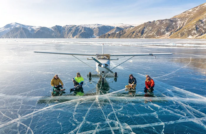Lacul are adâncimea de 1.637 m