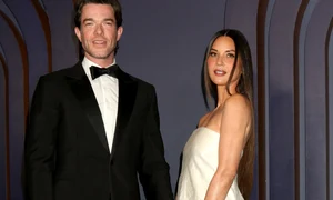 Olivia Munn și John Mulaney  foto   Shutterstock jpg
