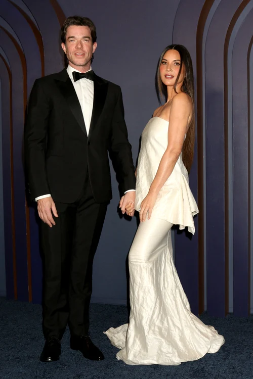 Olivia Munn și John Mulaney foto Shutterstock jpg