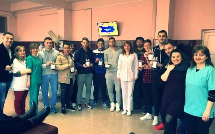 Cei care au donat sânge alături de personalul medical FOTO Bogdan Iancu