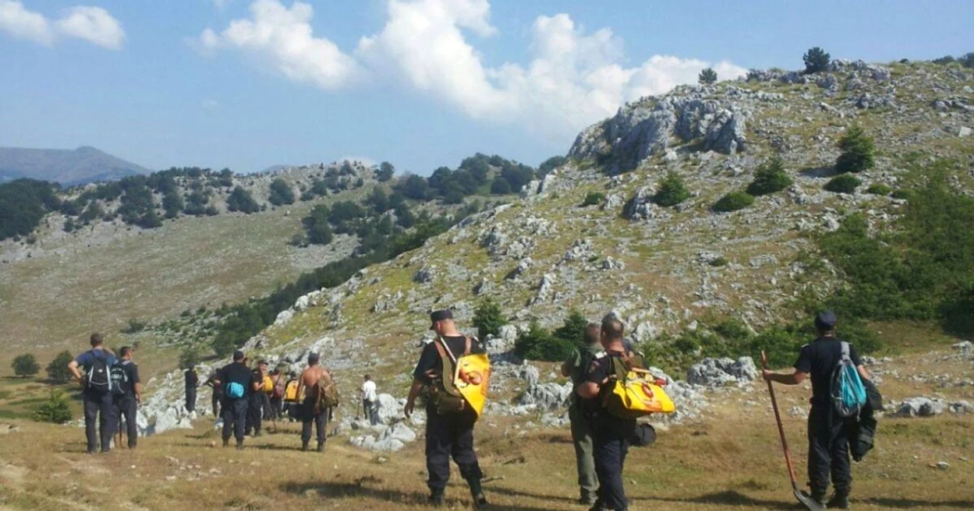20 de pompieri rămân în zonă FOTO ISU Mehedinţi