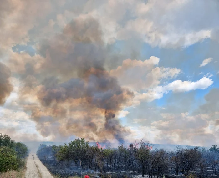 O scânteie este de ajuns să pună în pericol un sat întreg FOTO: arhiva ISU Olt
