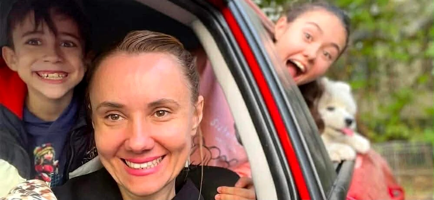 Oana Ioniță și cei doi copii, Maxim și Isa foto: Facebook 