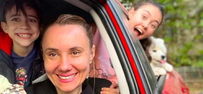 Oana Ioniță și cei doi copii, Maxim și Isa foto: Facebook 