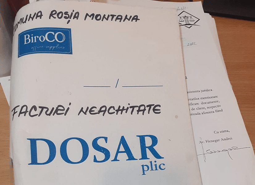 Contabila Primăriei Roșia Montană a blocat instituția. Zeci de facturi neplătite pentru că nu pune viza CFP