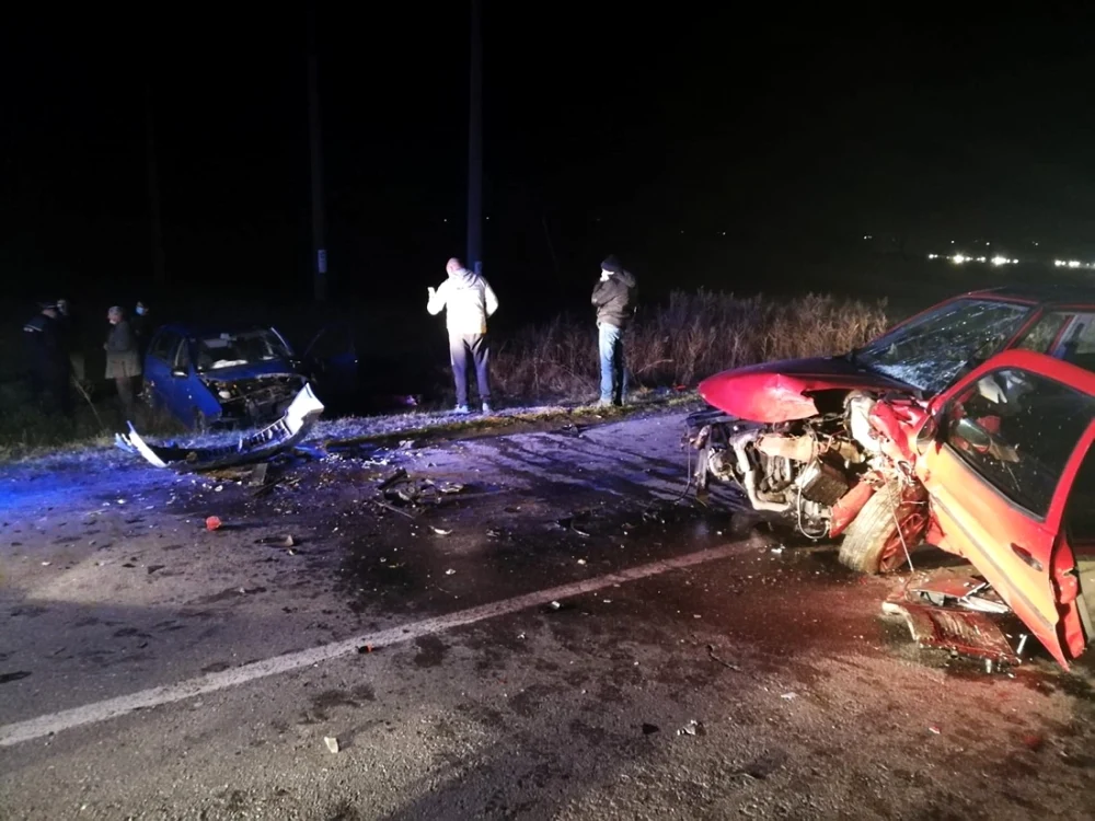 Impact violent pe un drum judeţean din Sibiu cauzat de un şofer fără permis din Avrig Foto Adevărul