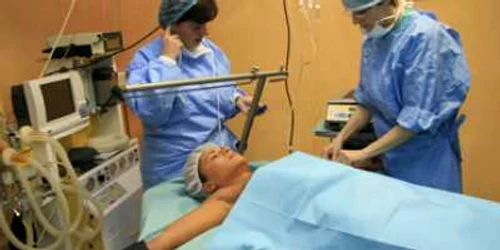 Bacău: Băcăuancele plătesc bani grei pentru mărirea sânilor