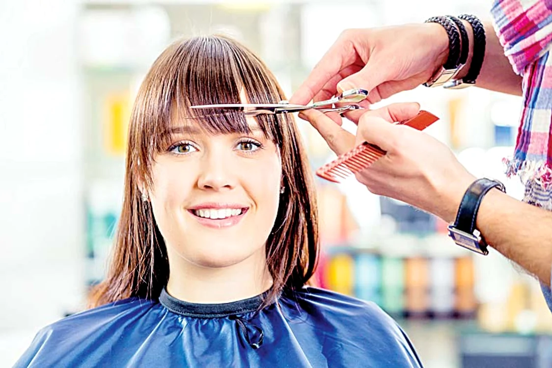 
    Hairstylistul Cristi  Pascu avertizează  că există riscul  să faci acnee  