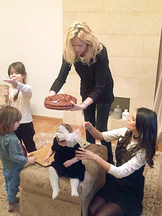 La un an, Ava a avut o petrecere pe cinste