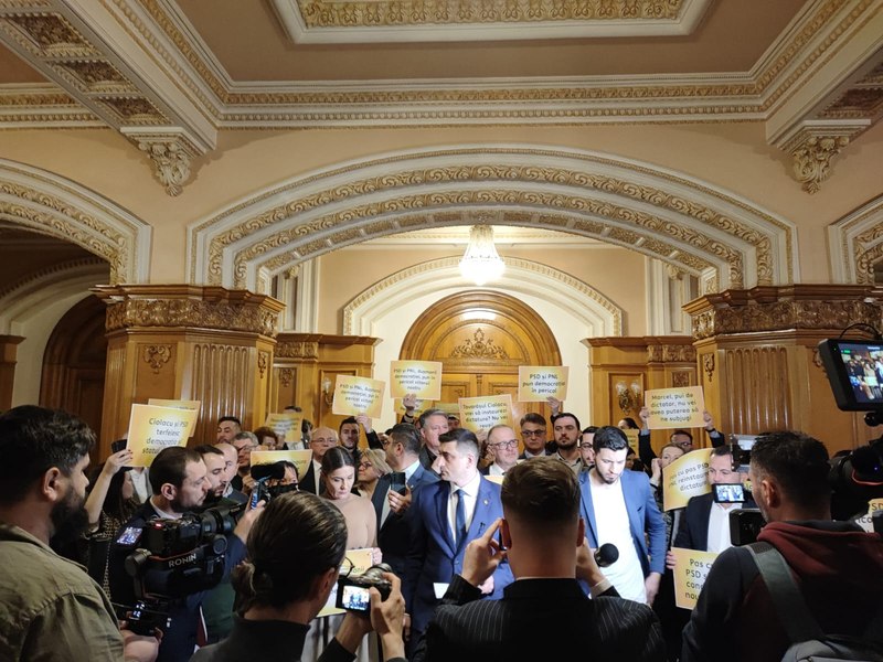 PSD a depus plângere penală împotriva membrilor AUR care au dat buzna în ședința grupurilor parlamentare ale partidului
