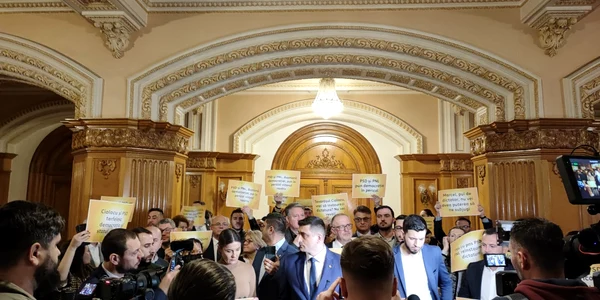George Simion si AUR in fata grupului PSD FOTO Radu Eremia jpg