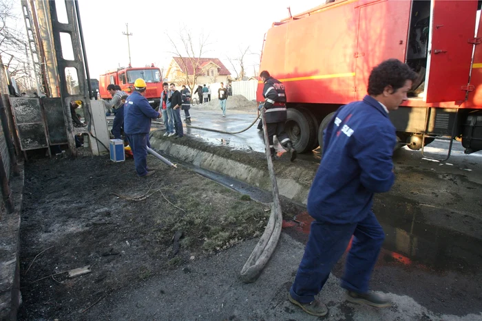 Pompierii au intervenit cu două autospeciale