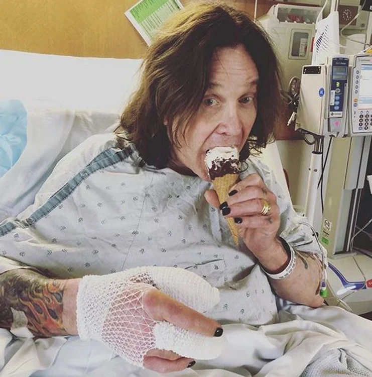 Ozzy Osbourne a fost transportat la spital 