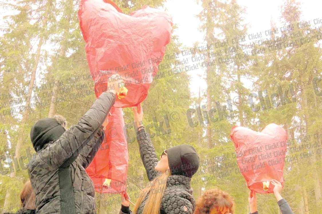 Slujba de parastas în memoria pilotului Adrian Iovan şi a studentei Aurelia Ion (Fotografii: Dorin Ţimonea)