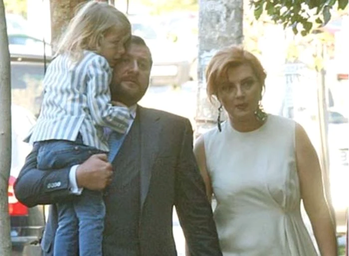 Ioana Băsescu și-a surprins soțul cu un tort ce conținea un mesaj romantic Foto: Arhivă Click!