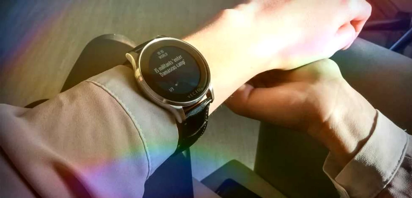 Vector Watch Luna are brăţară din piele sau metal. FOTO Răzvan Băltăreţu/Adevărul