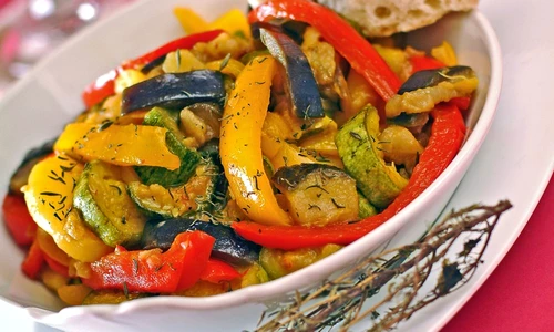 salata de ardei cu dovlecei jpeg
