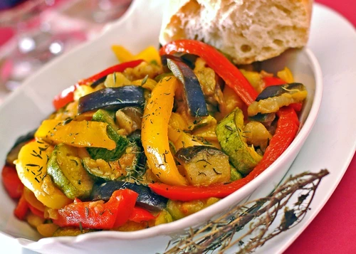salata de ardei cu dovlecei jpeg