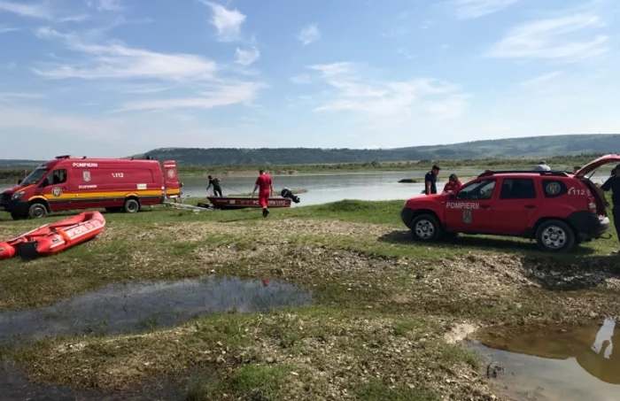 Alte părţi din cadavru au fost descoperite în Siret de pompieri. FOTO ISU Neamţ