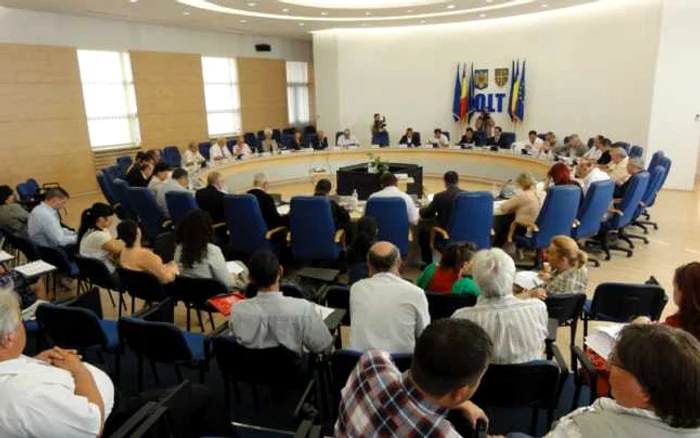 Consilierii judeţeni au fost de acord cu propunerea conducerii instituţiei de a plăti o firmă de avocatură specializată pentru problemele "delicate"   (FOTO: Adevărul)
